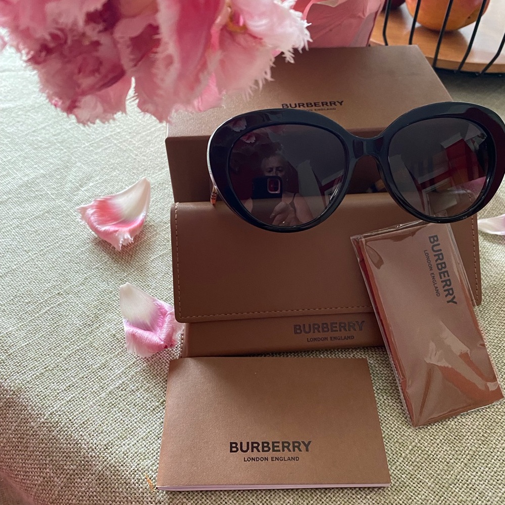 Burberry Black Sunglasses with Sophisticated Design